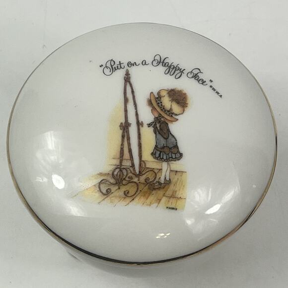 WWA, Inc. Other - Holly Hobbie Porcelain Footed Trinket Box “Put On A Happy Face” Japan 1973 VTG